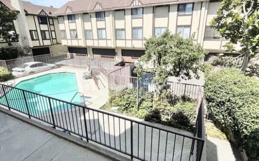 2 Bedroom Canoga Park Condo