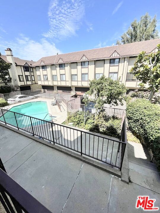 2 Bedroom Canoga Park Condo