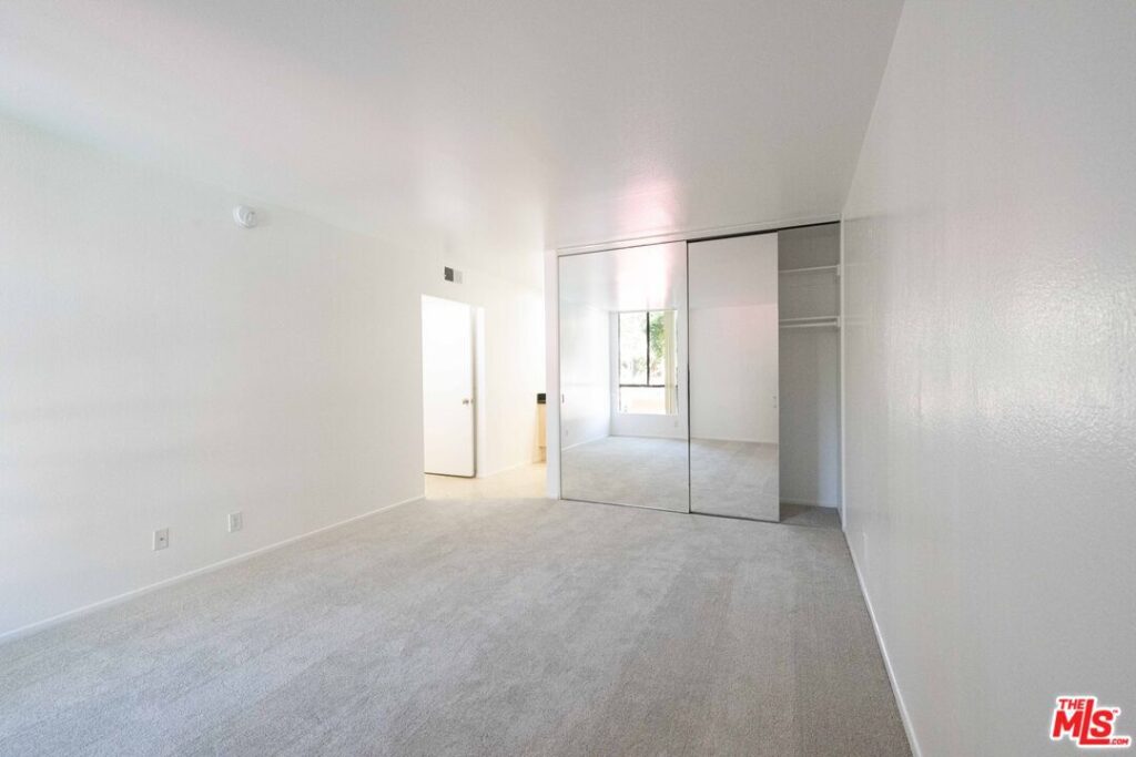 Second Floor Condo in Canoga Park