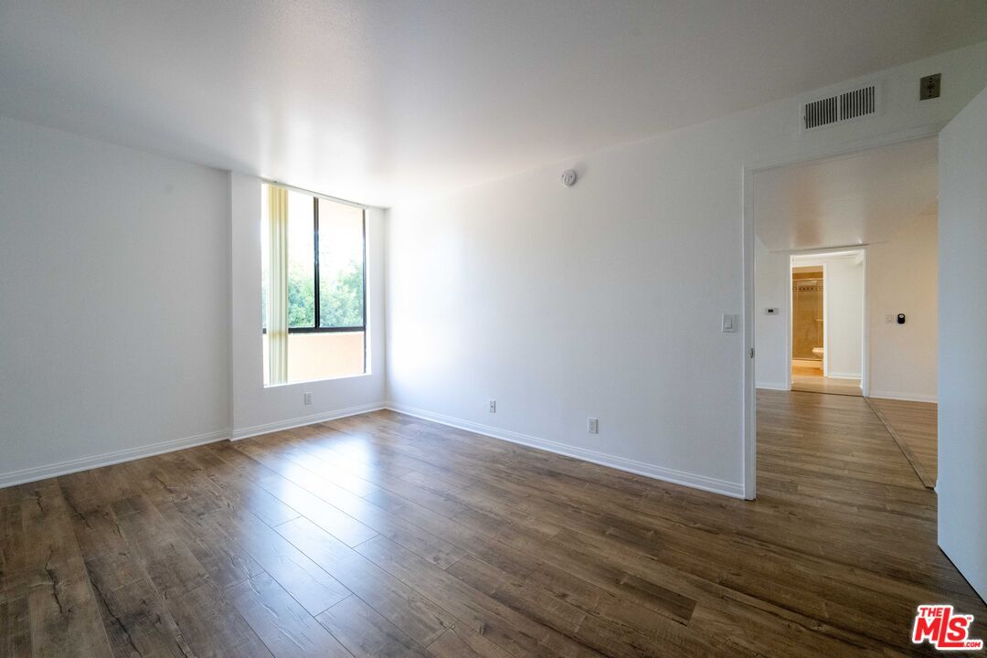 Elkwood Terrace Canoga Park Condo