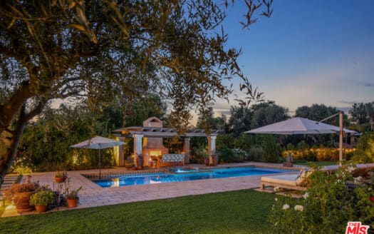 Spanish Pool Home in Woodland Hills