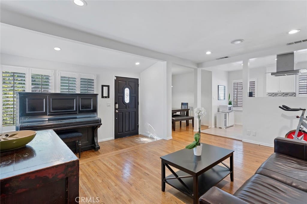 Turnkey Canoga Park Pool Home