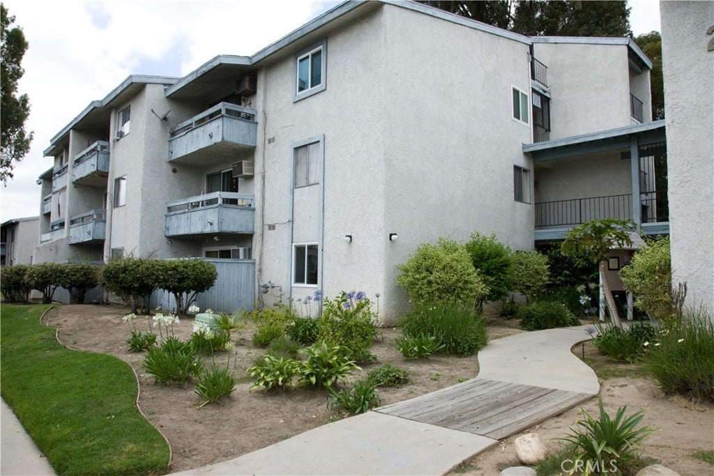 Family Condo in Canoga Park