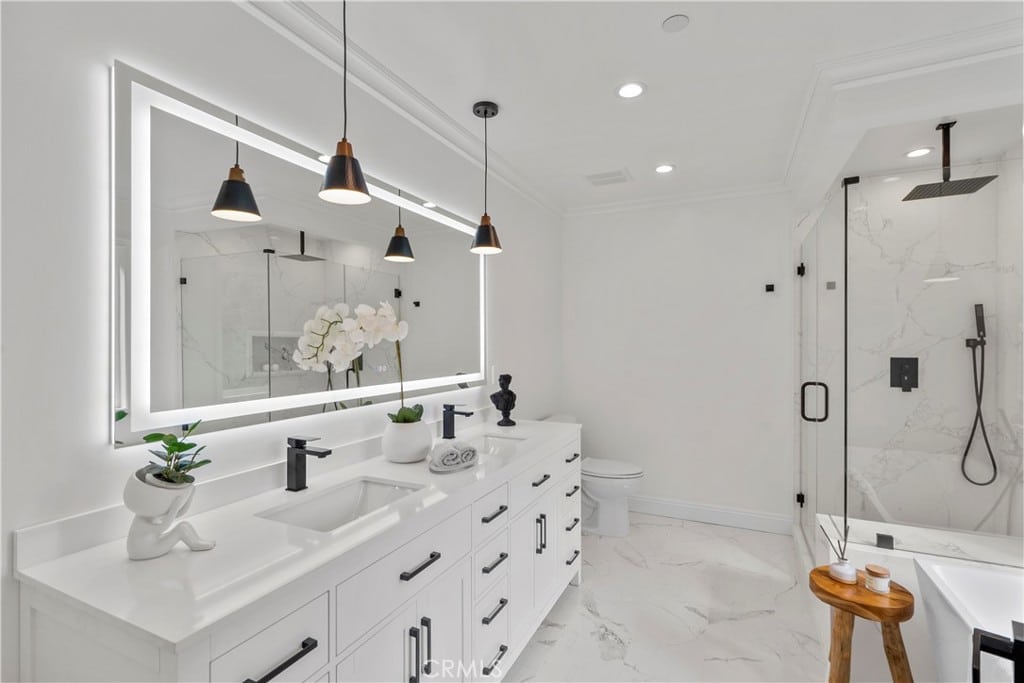 Beautifully Updated Pool Home