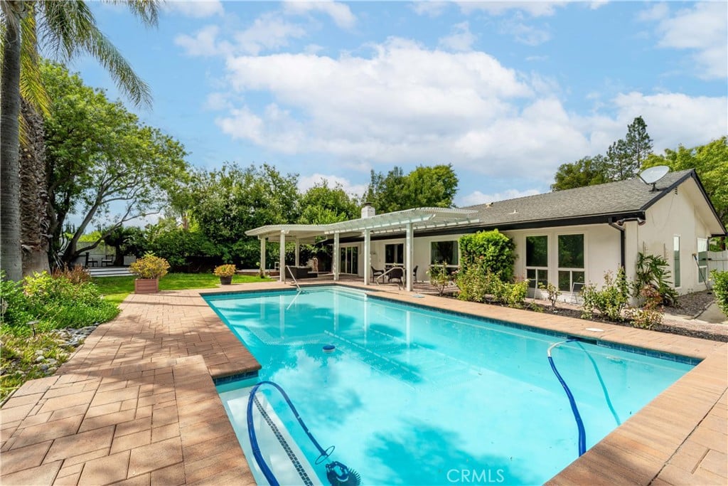 Woodland Hills Nature Lovers Pool Home