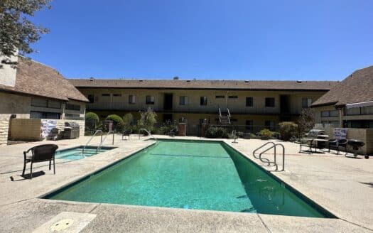 Charming Condo in Canoga Park