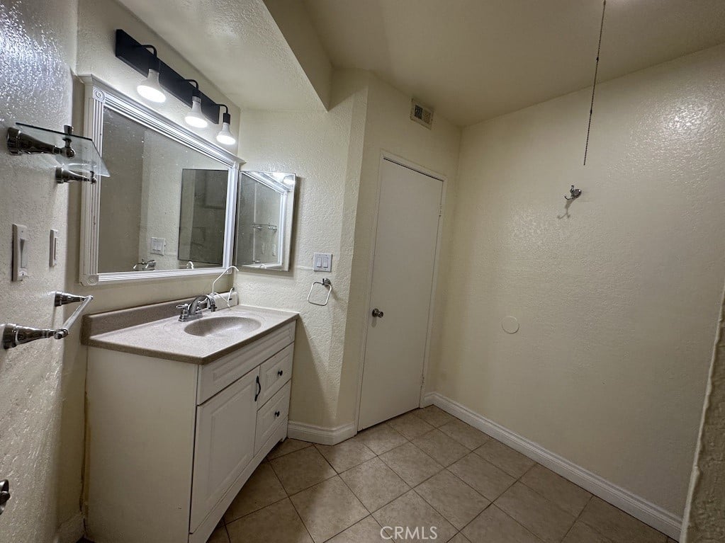 Charming Condo in Canoga Park