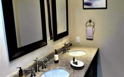 22231-1/2 Erwin St, Woodland Hills, CA 91367