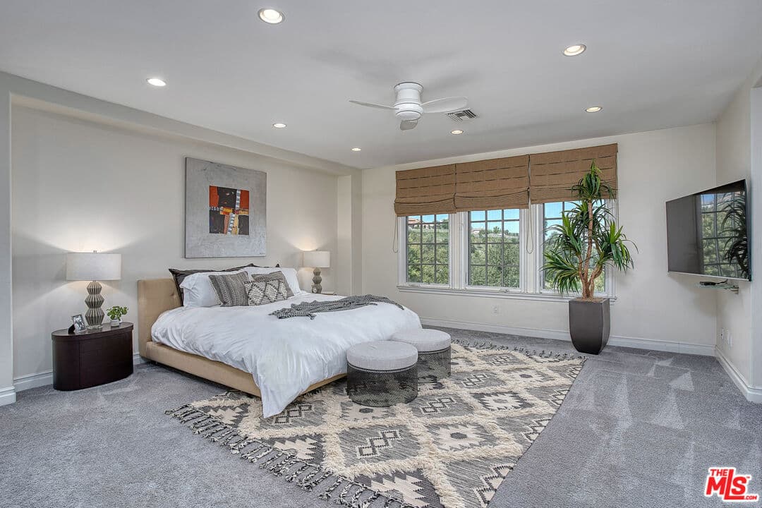 Reserve Calabasas Pool Home with view