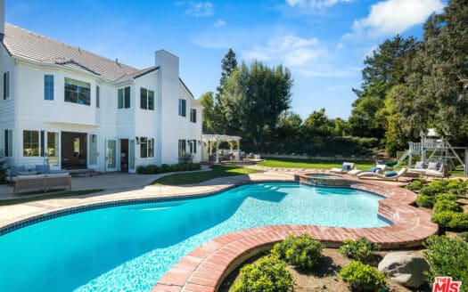 Calabasas Traditional Pool Home
