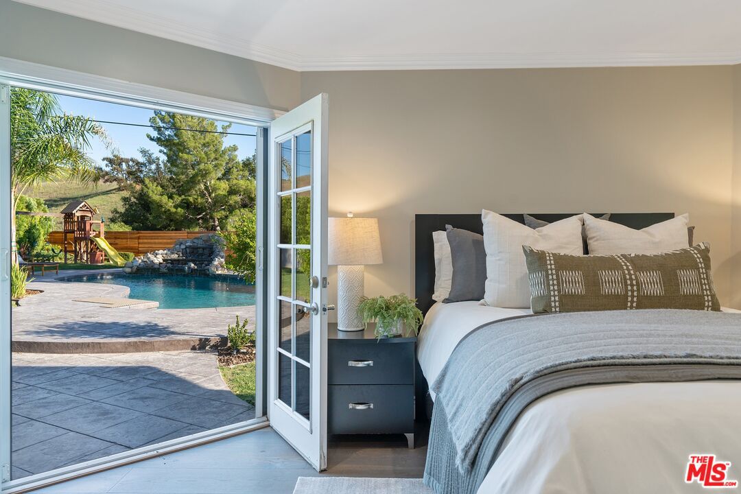 Calabasas Entertainers Pool Home