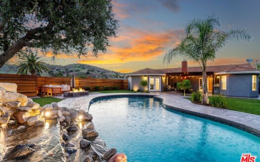 Calabasas Entertainers Pool Home