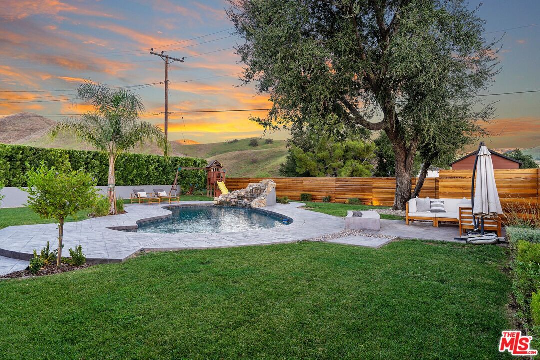 Calabasas Entertainers Pool Home