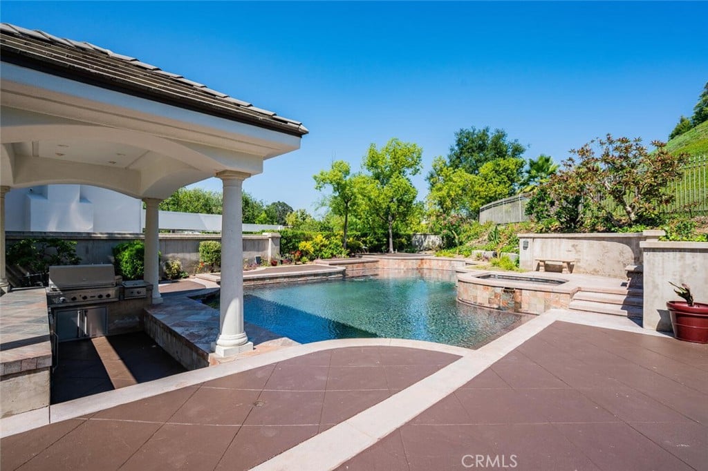 Exquisite Calabasas Pool Residence