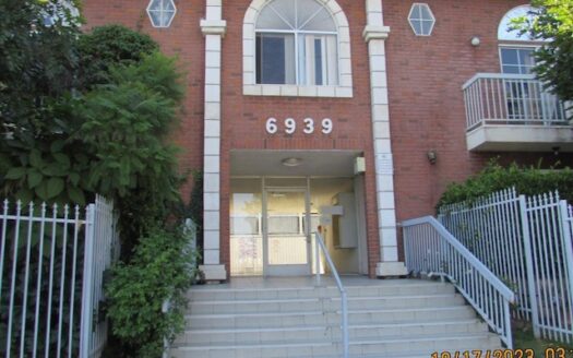 Charming Two-Story Townhome in Canoga Park