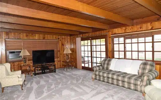 8200 Kentland Ave, Canoga Park, CA 91304