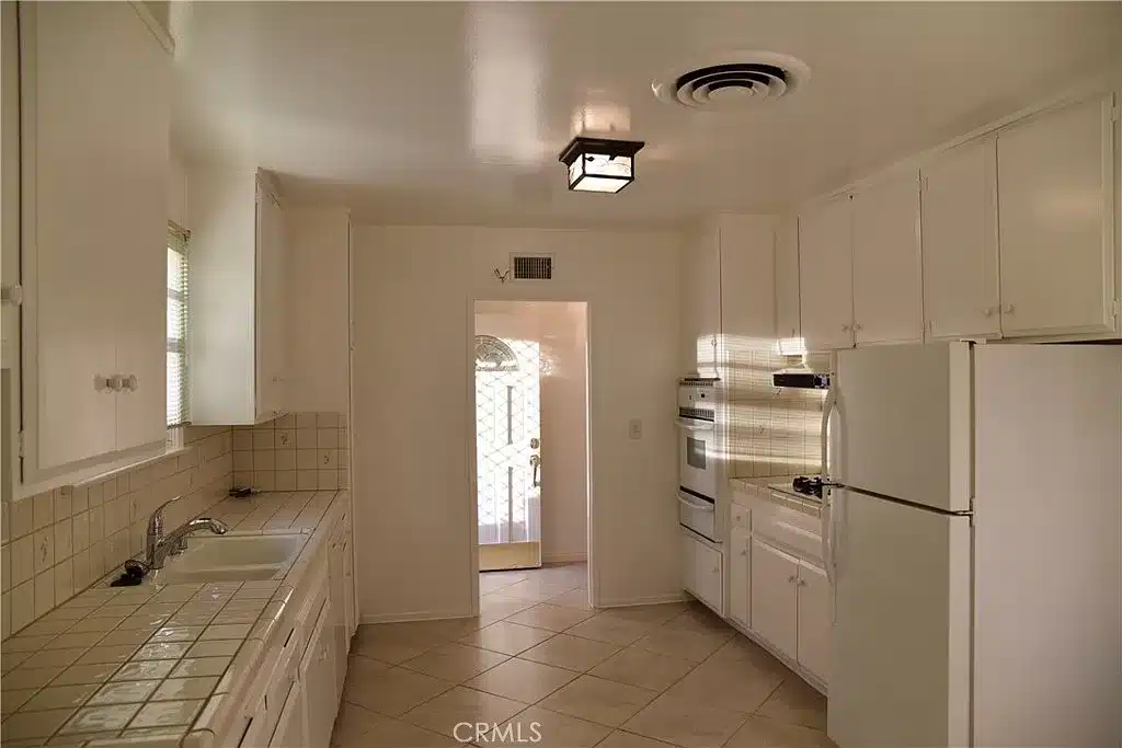 8200 Kentland Ave, Canoga Park, CA 91304