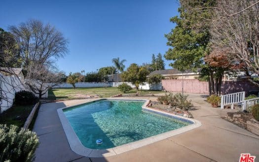 8833 Encino Ave, Sherwood Forest, CA 91325
