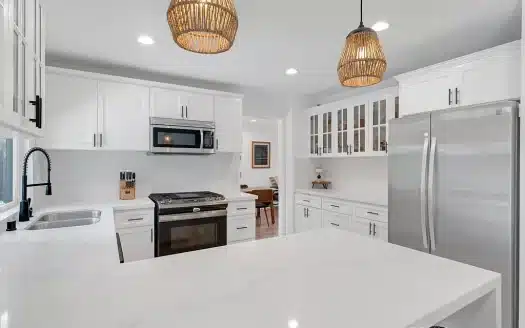 8460 Darlene Ln, Canoga Park, CA 91304