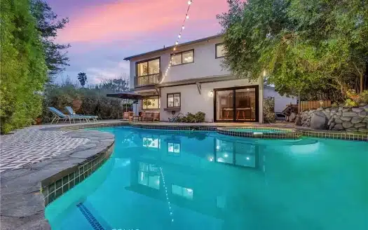 8460 Darlene Ln, Canoga Park, CA 91304