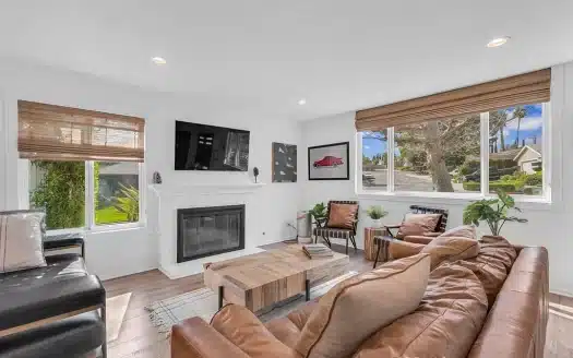 8460 Darlene Ln, Canoga Park, CA 91304