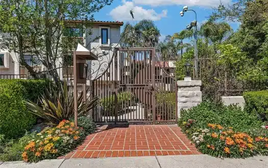 23473 Park Sorrento, # 8, Calabasas, CA 91302