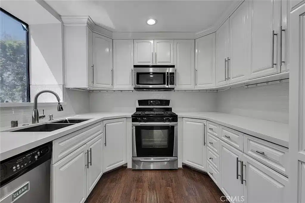 23473 Park Sorrento, # 8, Calabasas, CA 91302