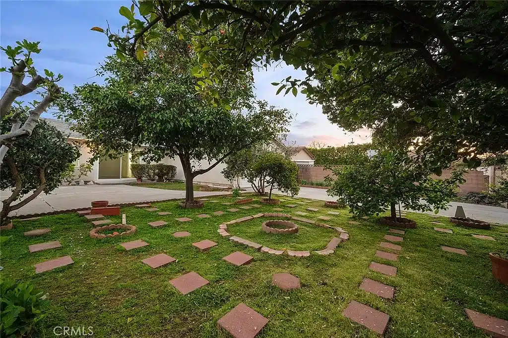 23445 Victory Blvd, West Hills, CA 91307