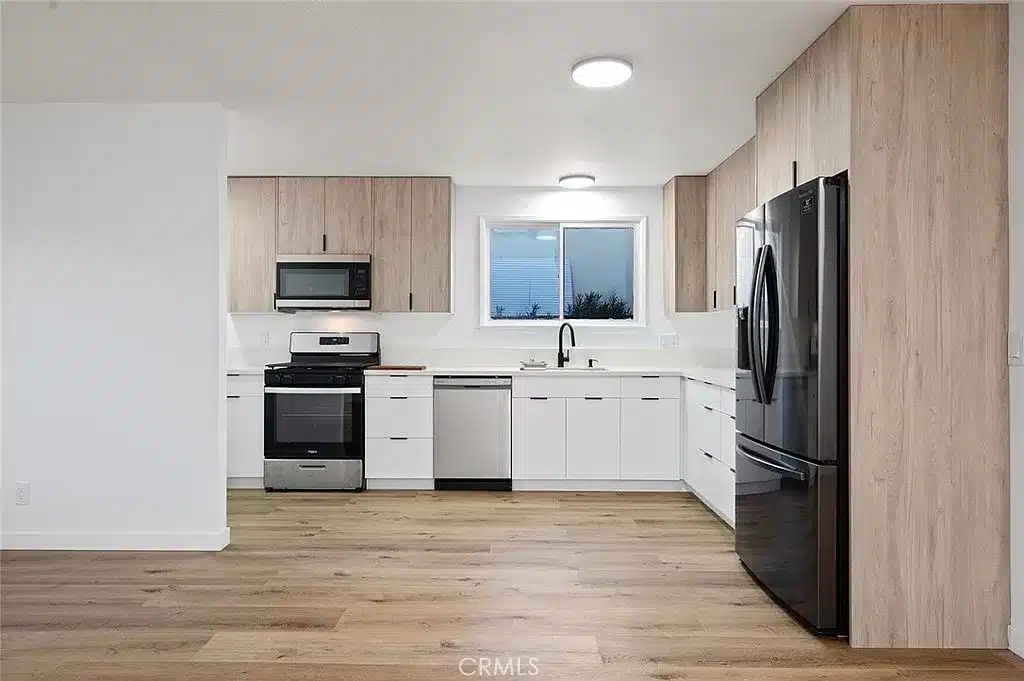 23445 Victory Blvd, West Hills, CA 91307