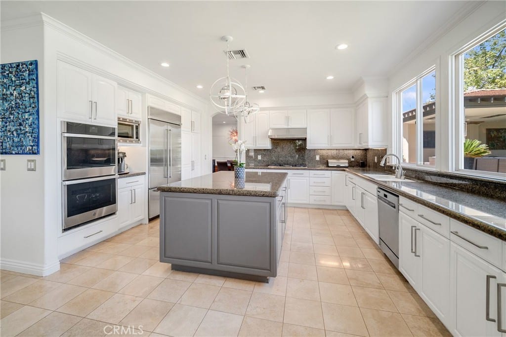 Magnificent Calabasas Pool Estate