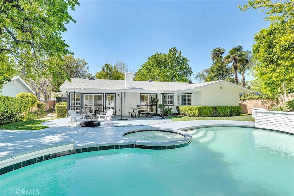 Prime Woodland Hills Pool Home