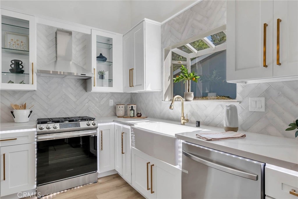 Prime Woodland Hills Pool Home