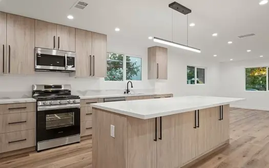 23357 Bassett St, West Hills, CA 91307