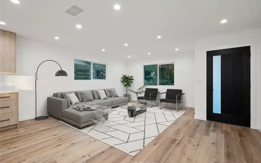 23357 Bassett St, West Hills, CA 91307