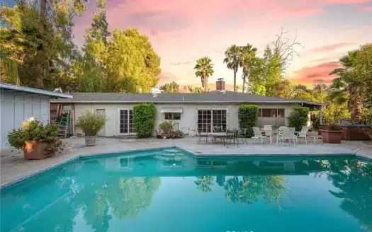 4371 Pampas Rd, Woodland Hills, CA 91364