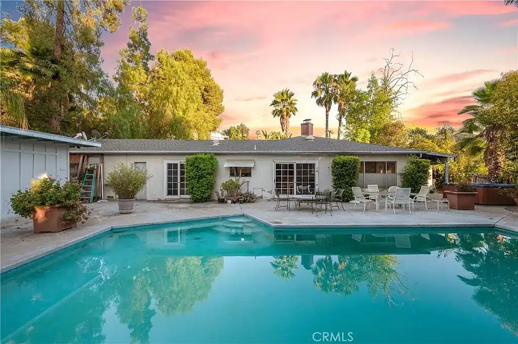 4371 Pampas Rd, Woodland Hills, CA 91364