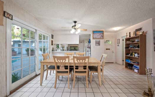 4371 Pampas Rd, Woodland Hills, CA 91364