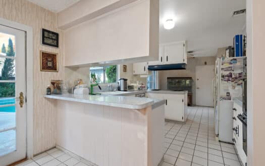 4371 Pampas Rd, Woodland Hills, CA 91364