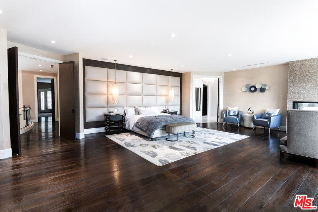 Spectacular Calabasas Pool Residence