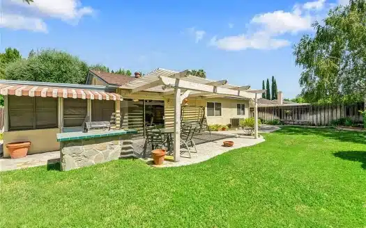 8341 Ducor Ave, Canoga Park, CA 91304