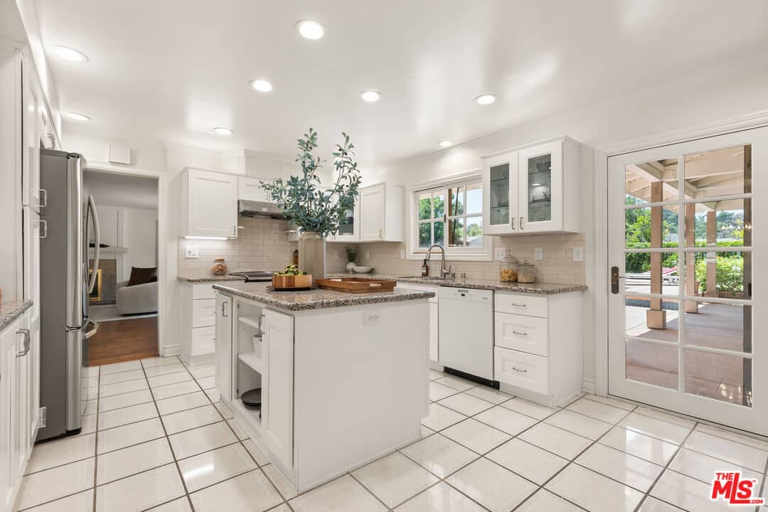 Charming 5-Bedroom Solar Pool Home in Woodland Hills