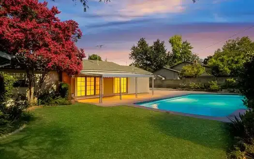 8051 Bobbyboyar Ave, West Hills, CA 91304